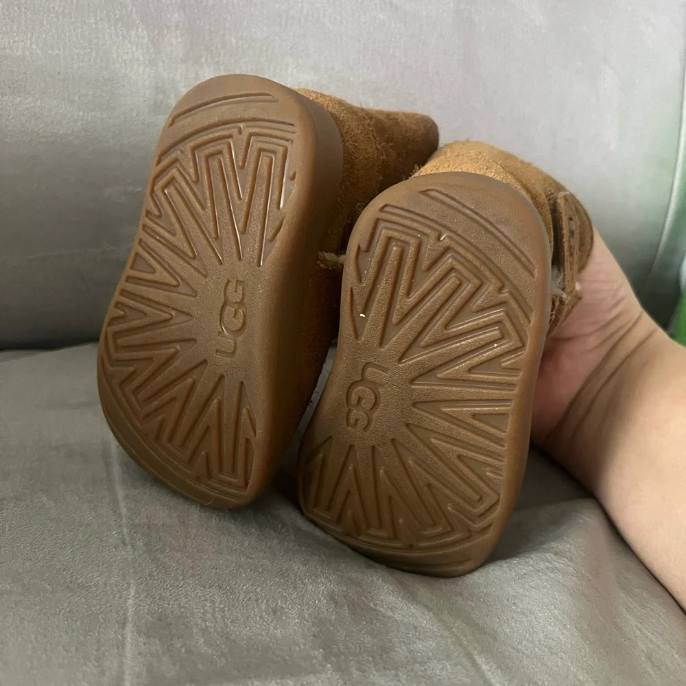 Ugg boots infant size 2/3